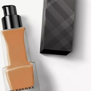 Burberry Matte Glow Foundation, Deep Neutral